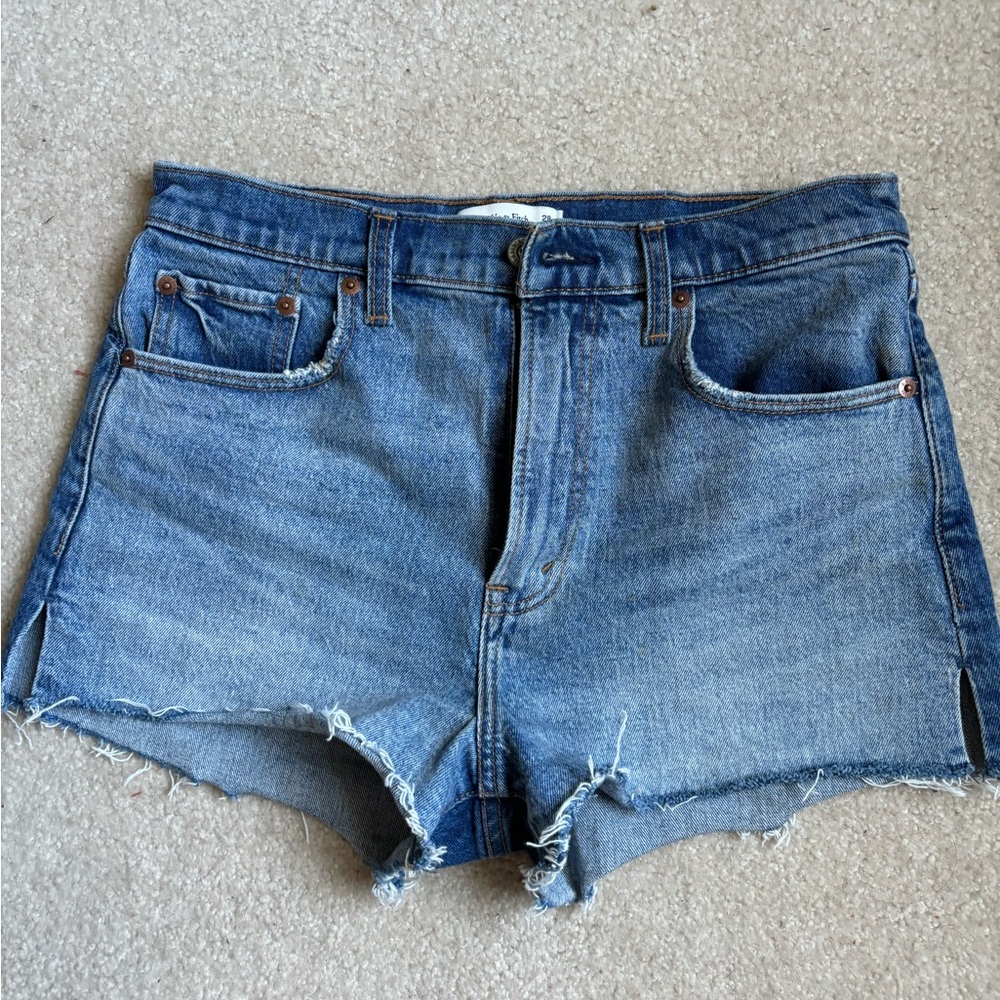 Abercrombie, the mom short, high rise- size 28/6